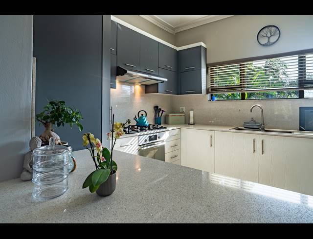 3 BEDROOM FREESTANDING FOR SALE IN PALM LAKES ESTATE